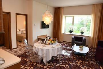 Фото номера Семейный номер с доступом в спа-центр Отель Harmony Park Hotel &amp; SPA г. Пренай 4